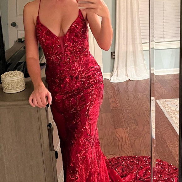 Gorgeous Amarra red sequin evening gown in size 4 - Picture 15 of 15